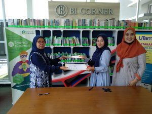 Penandatangan MoA dengan Perpustakaan Universitas Sangga Buana